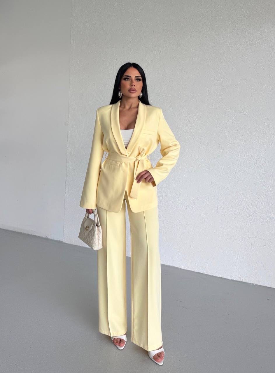 Kostum Femrash Elegant – E Verdhë Pastel