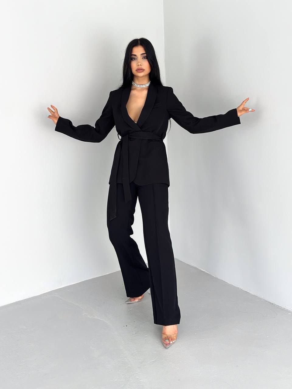 Lunéa Elegant Black Suit